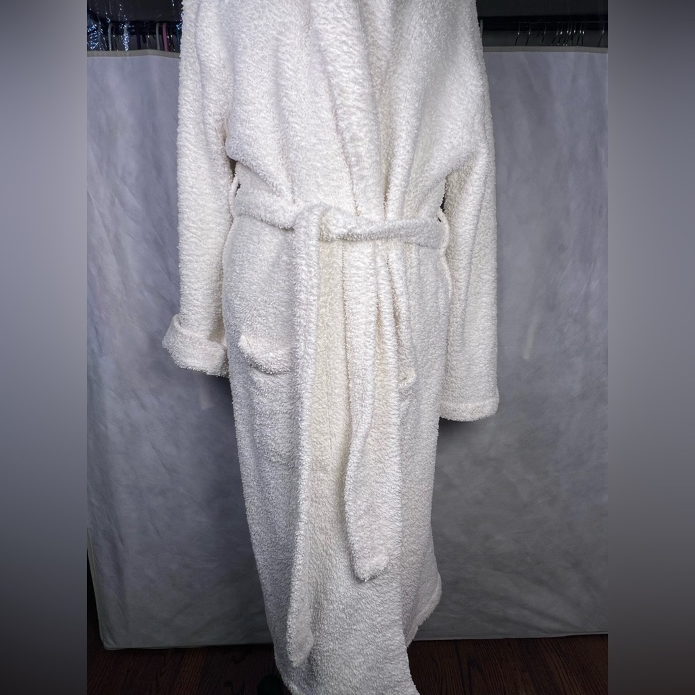 Barefoot Dreams Soft Cream Robe pre owned size 2/M it’s unisex super soft Ivory - Picture 3 of 8